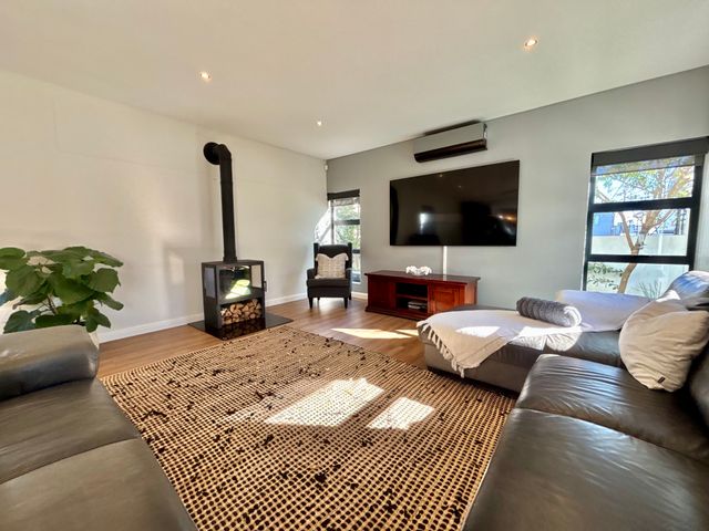 To Let 4 Bedroom Property for Rent in Sandown Western Cape